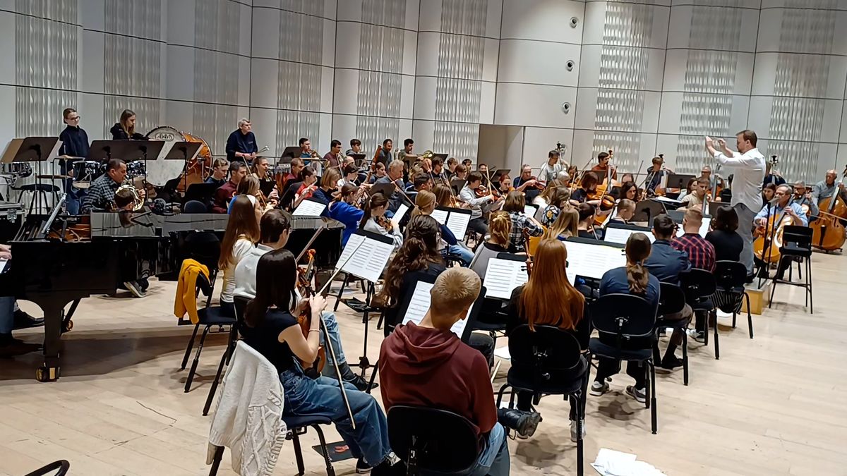 Profesionální filharmonici učí mladé naostro, chystají společné koncerty